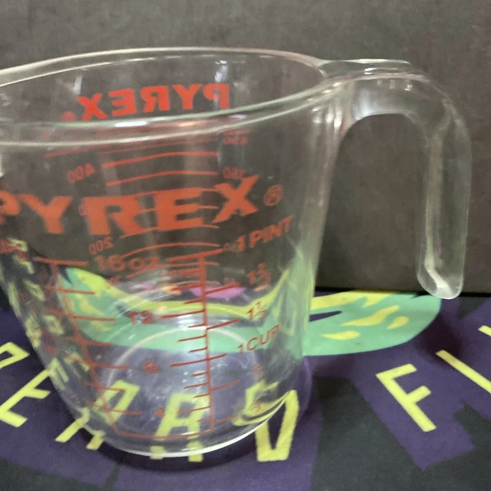 Pyrex Glass 2 Cup Measuring Cup 16 Ounces Kitchen Cooking Baking Liquids